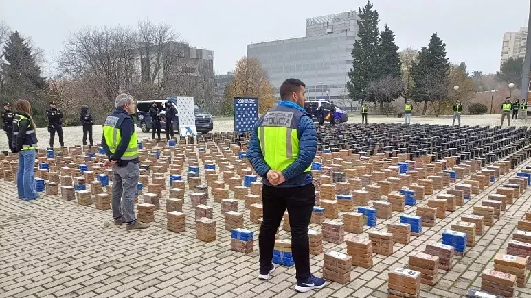 Saisie de plus de 2 tonnes de hachich près de Tenerife grâce aux renseignements de la DGST